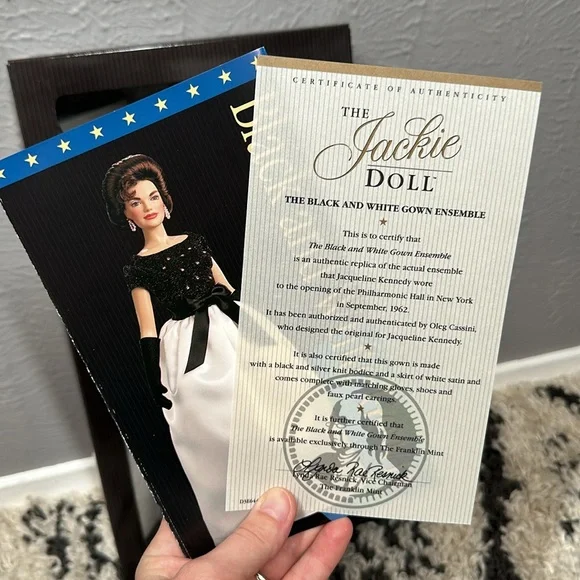 The Jackie Doll - The Black & White Gown Ensemble - Brand New In Box - Picture 3 of 3